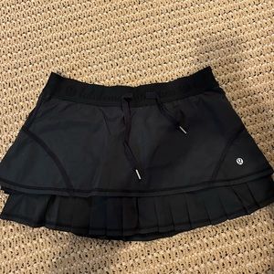 Lululemon ruffled tiered skirt / skort